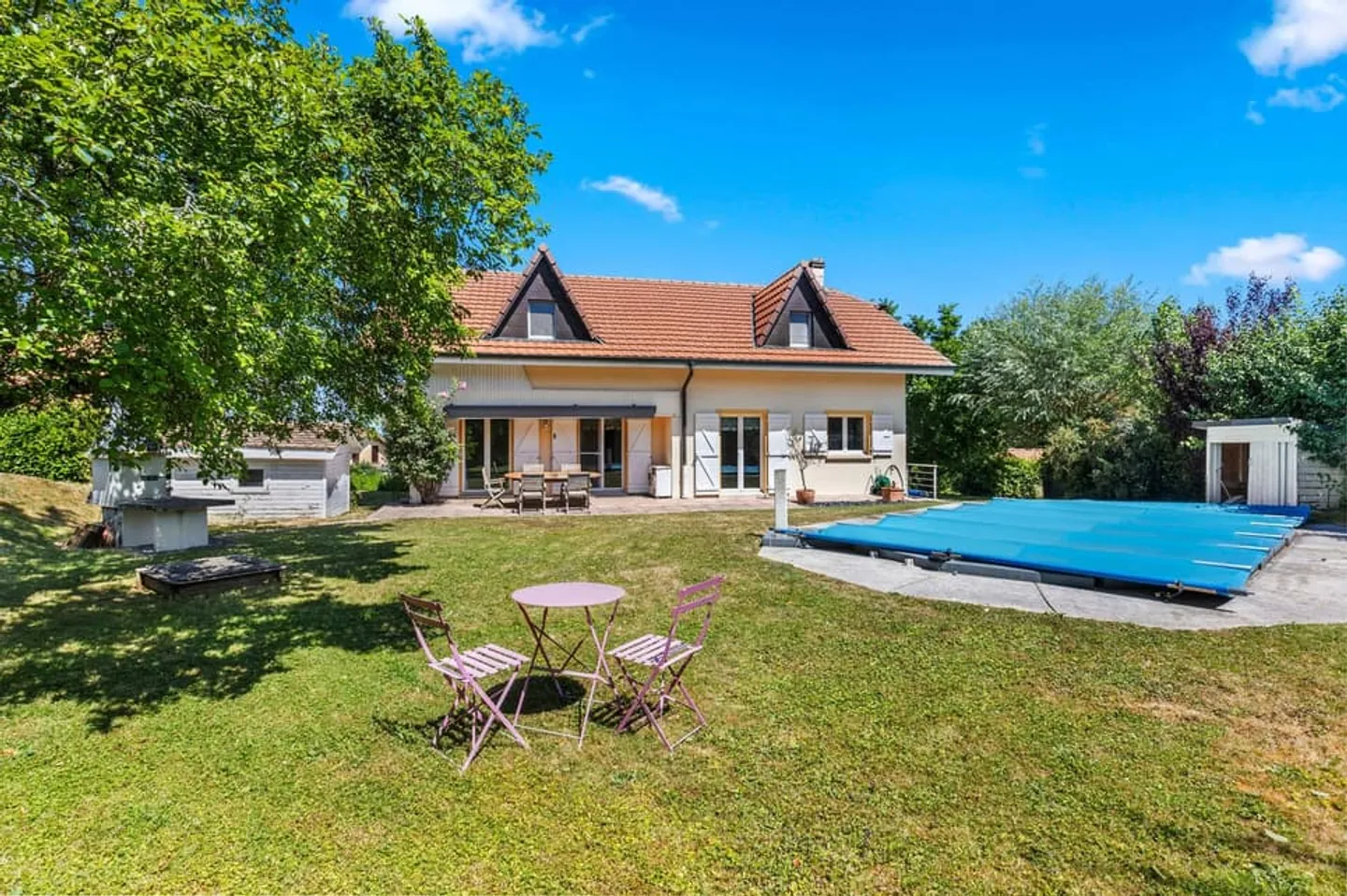 Geräumige Einzelvilla mit Pool und wunderschönem Außenbereich in Grolley - Foto 1 von 12