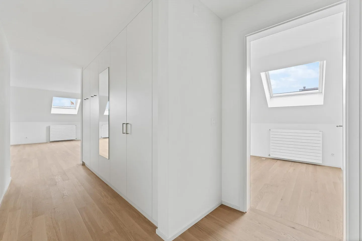 Central and modern 2-room apartment at Waisenhausplatz - Photo 3 of 9