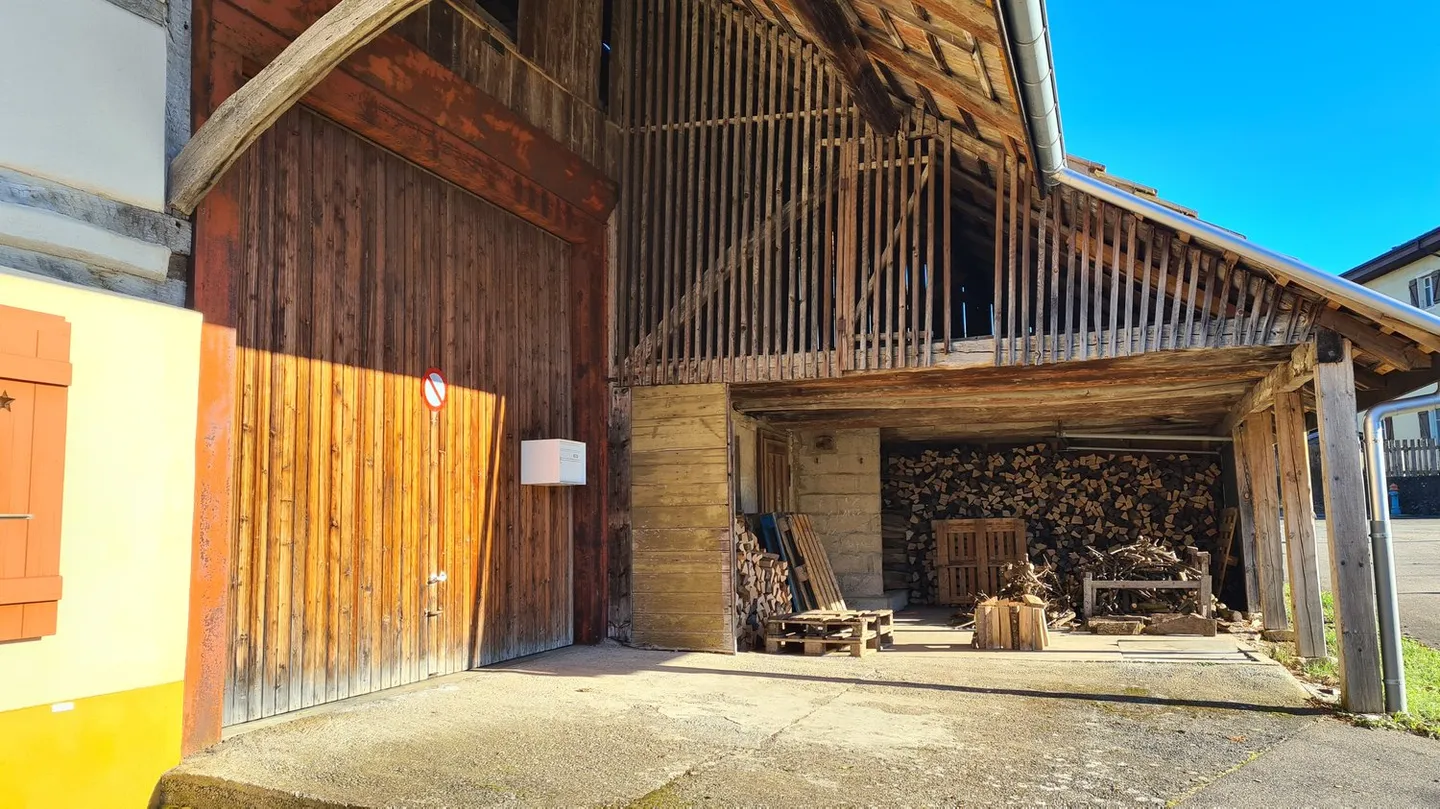 Casa spaziosa con giardino, garage, fienile - Foto 6 di 47