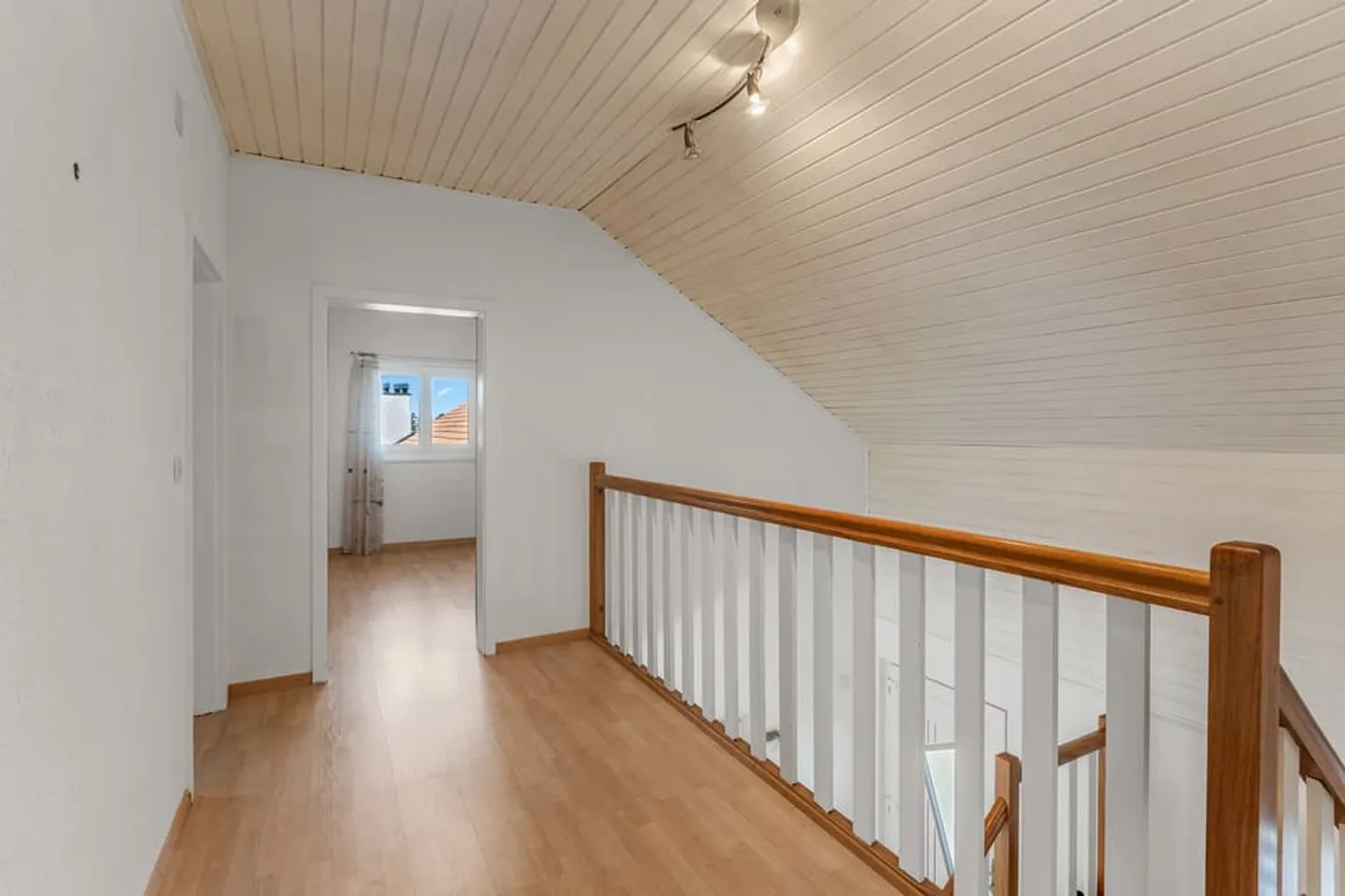 Geräumige Einzelvilla mit Pool und wunderschönem Außenbereich in Grolley - Foto 8 von 12