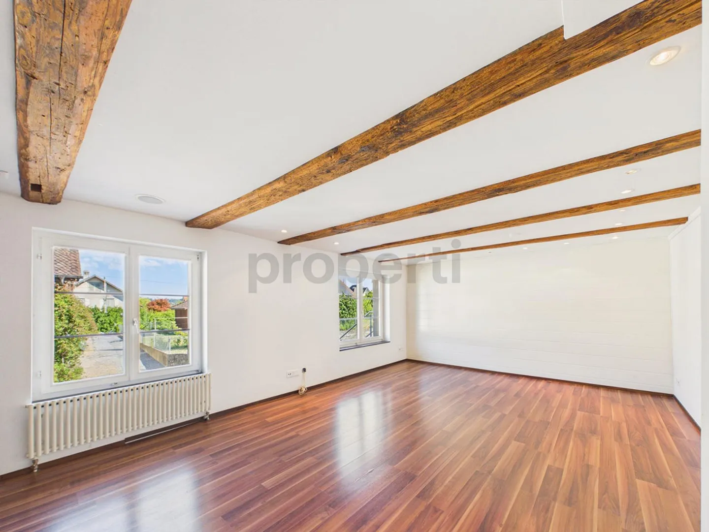 Drei Wohnebenen, historische Holzbalken und eigener Eingang nahe de... - Foto 1 von 8