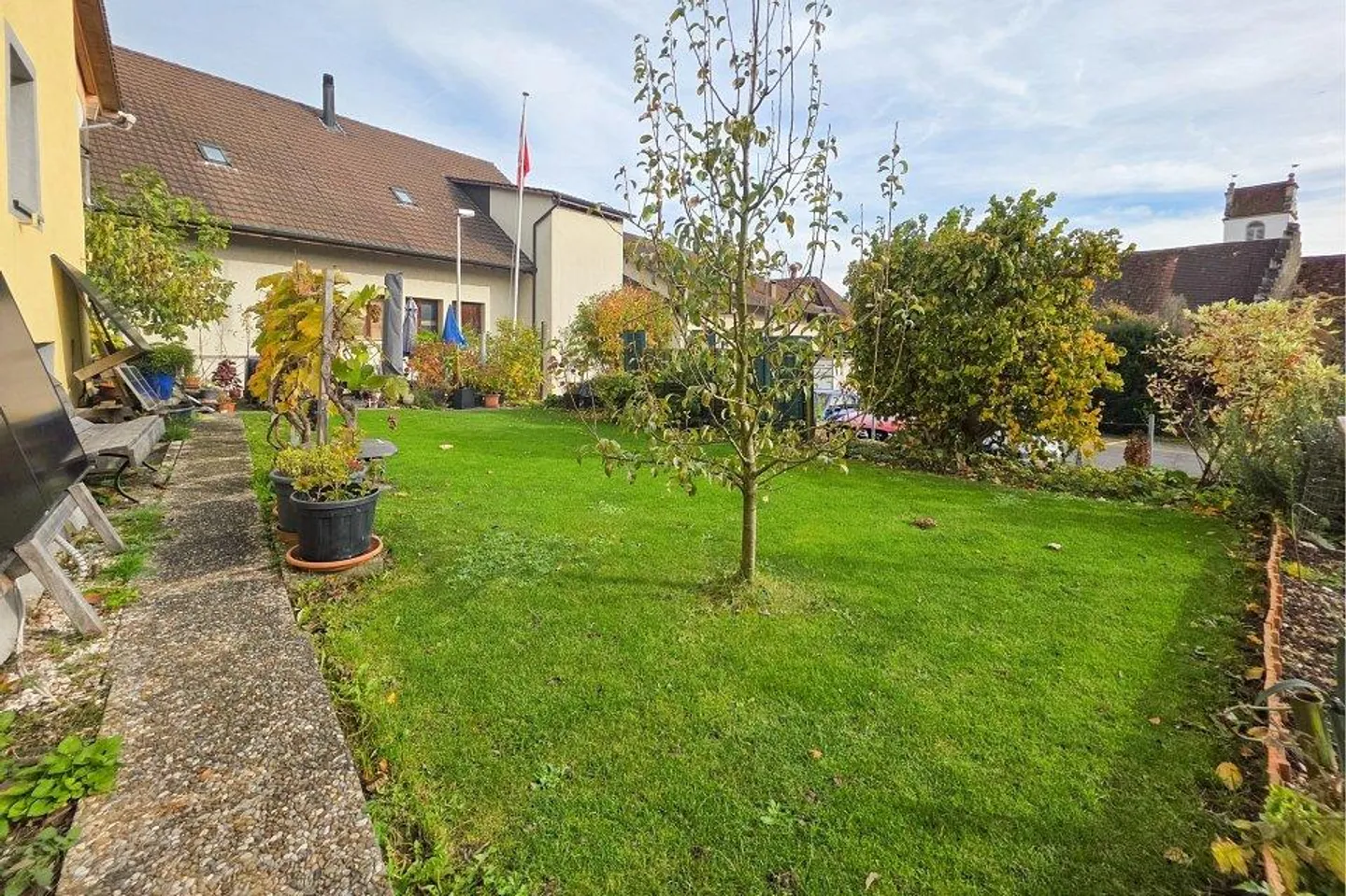 Casa con 9 stanze - Foto 2 di 13