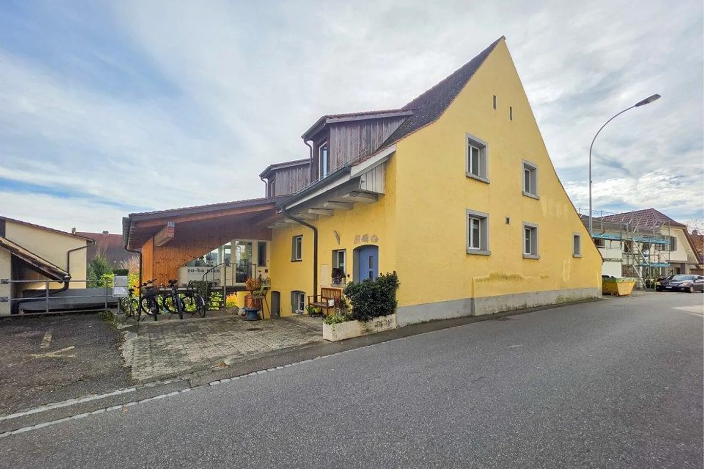 Casa con 9 stanze - Foto 3 di 13