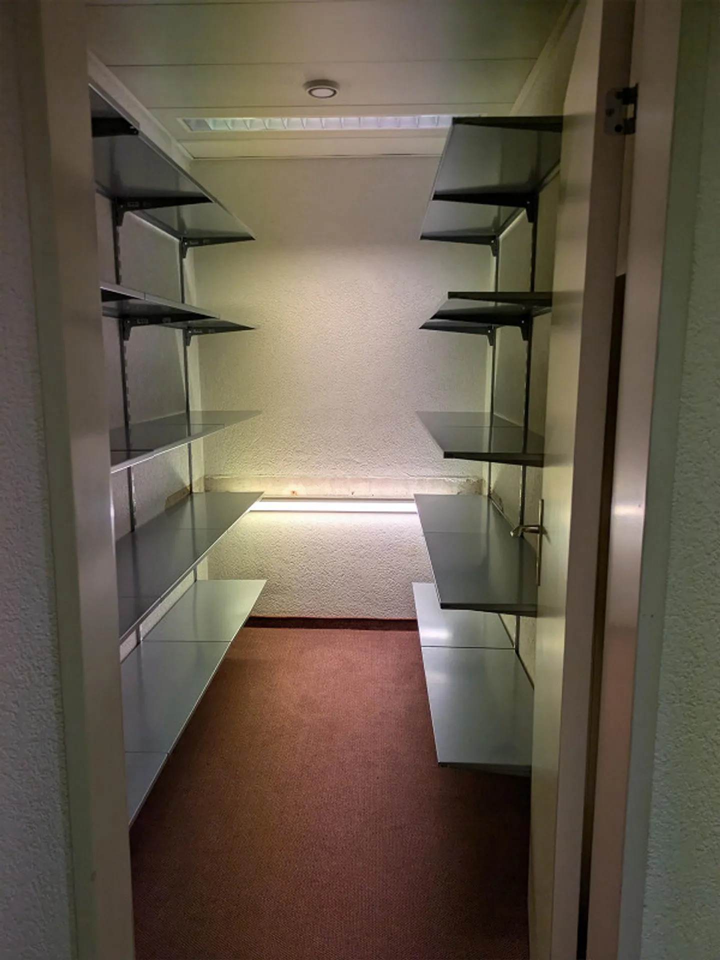 Versatile commercial space in the village center - Photo 20 of 23