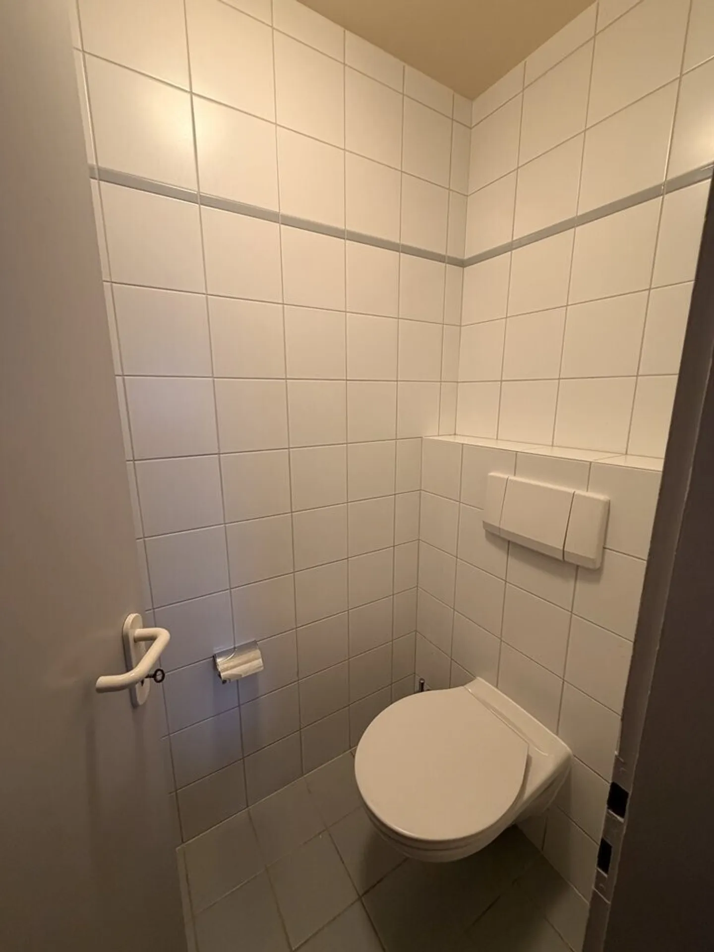 Spacious 3.5 rooms near Lake Geneva - Photo 7 of 8