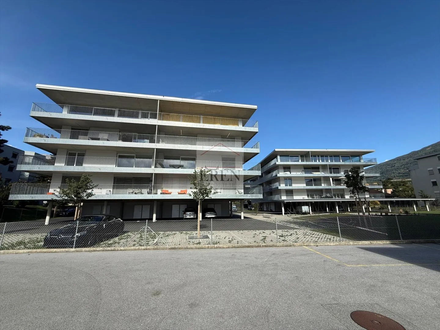 Superbe attique 4 pièces avec façades vitrées et grand balcon-terrasse panoramique de 45 m2 - Photo 11 sur 13