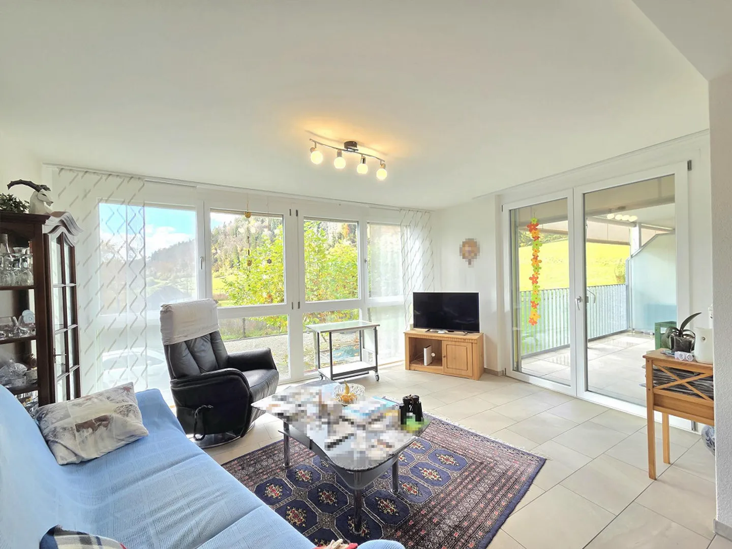 Appartement spacieux et lumineux de 4,5 pièces avec vue sur la verdure - Photo 1 sur 14