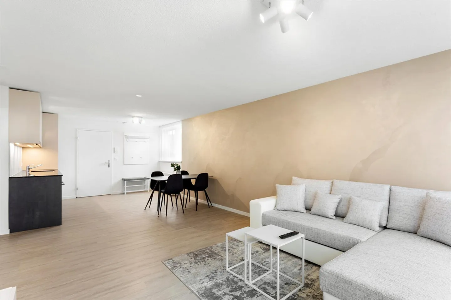 Modernes Möbliertes Apartment - Foto 1 von 19