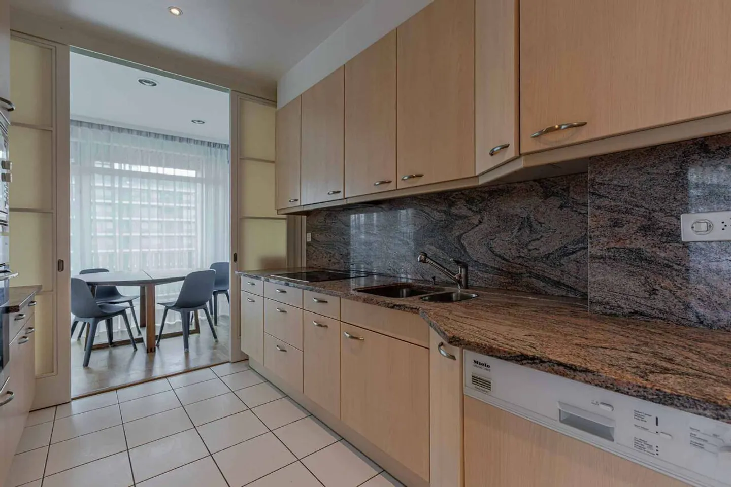 APPARTAMENTO DI 4 LOCALI SEMI-MOBILIATO - Foto 4 di 9