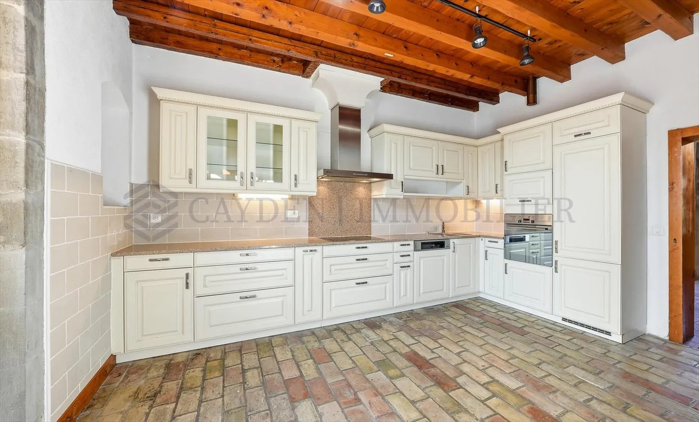 Beau vieux bâtiment avec charme, idéal pour les investisseurs - Photo 5 sur 12