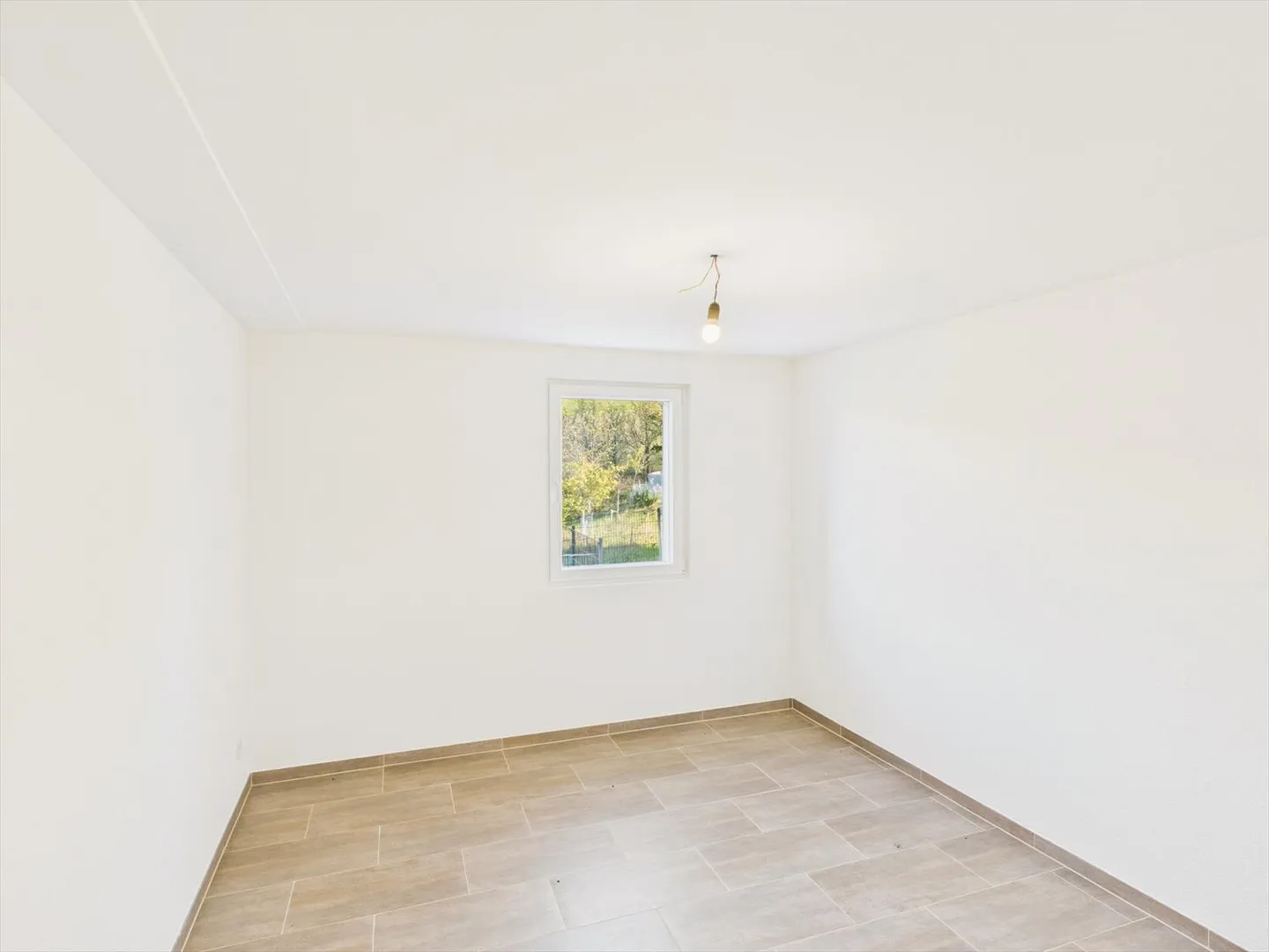 Bright 4.5-Room Apartment with Winter Garden - Photo 7 of 13