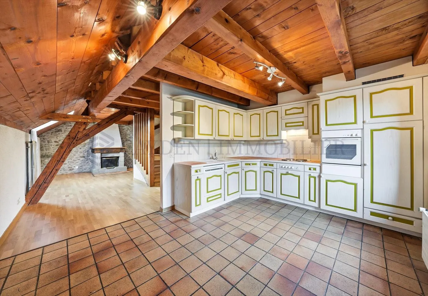 Beau vieux bâtiment avec charme, idéal pour les investisseurs - Photo 8 sur 12