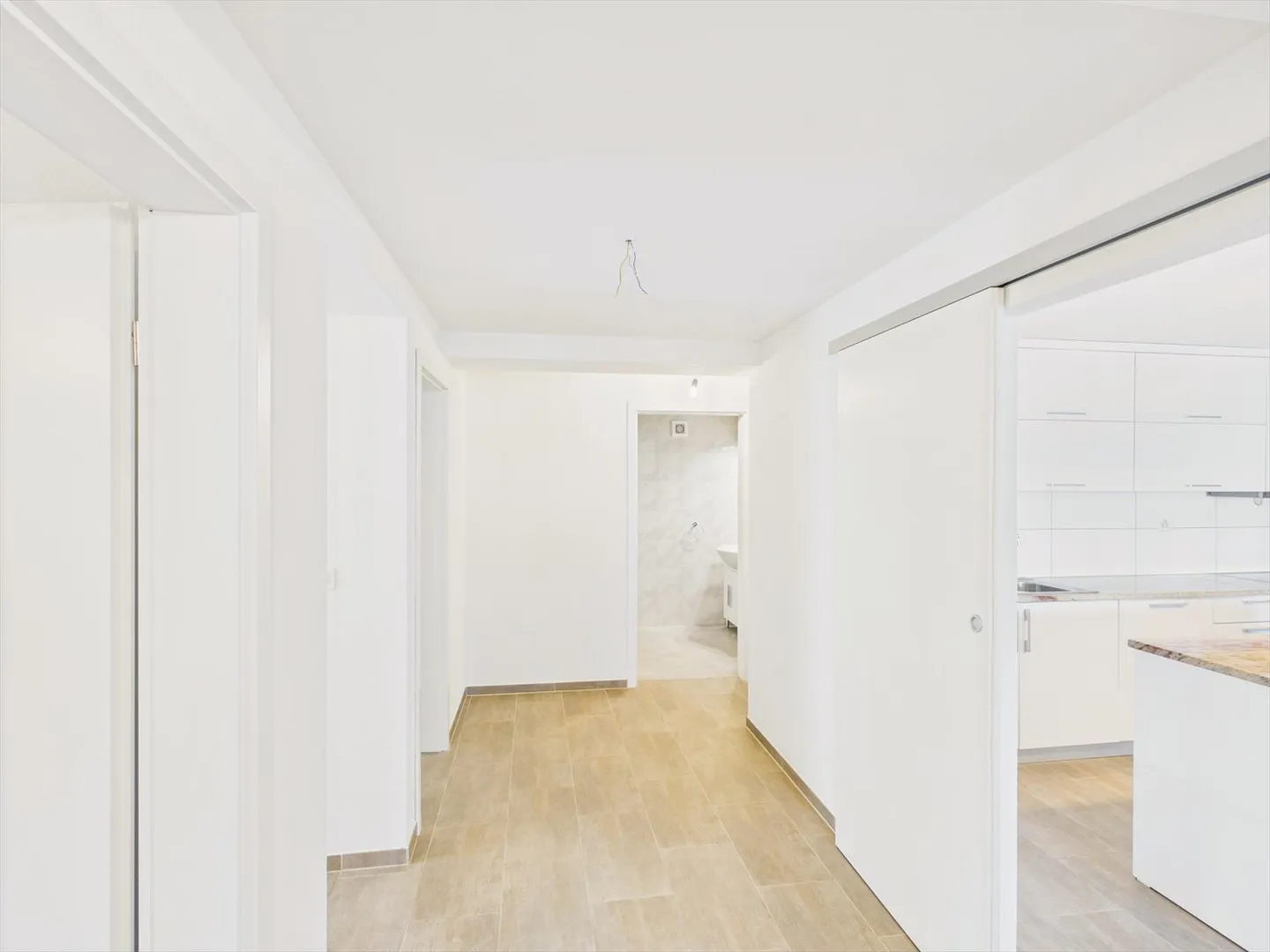 Bright 4.5-Room Apartment with Winter Garden - Photo 8 of 13