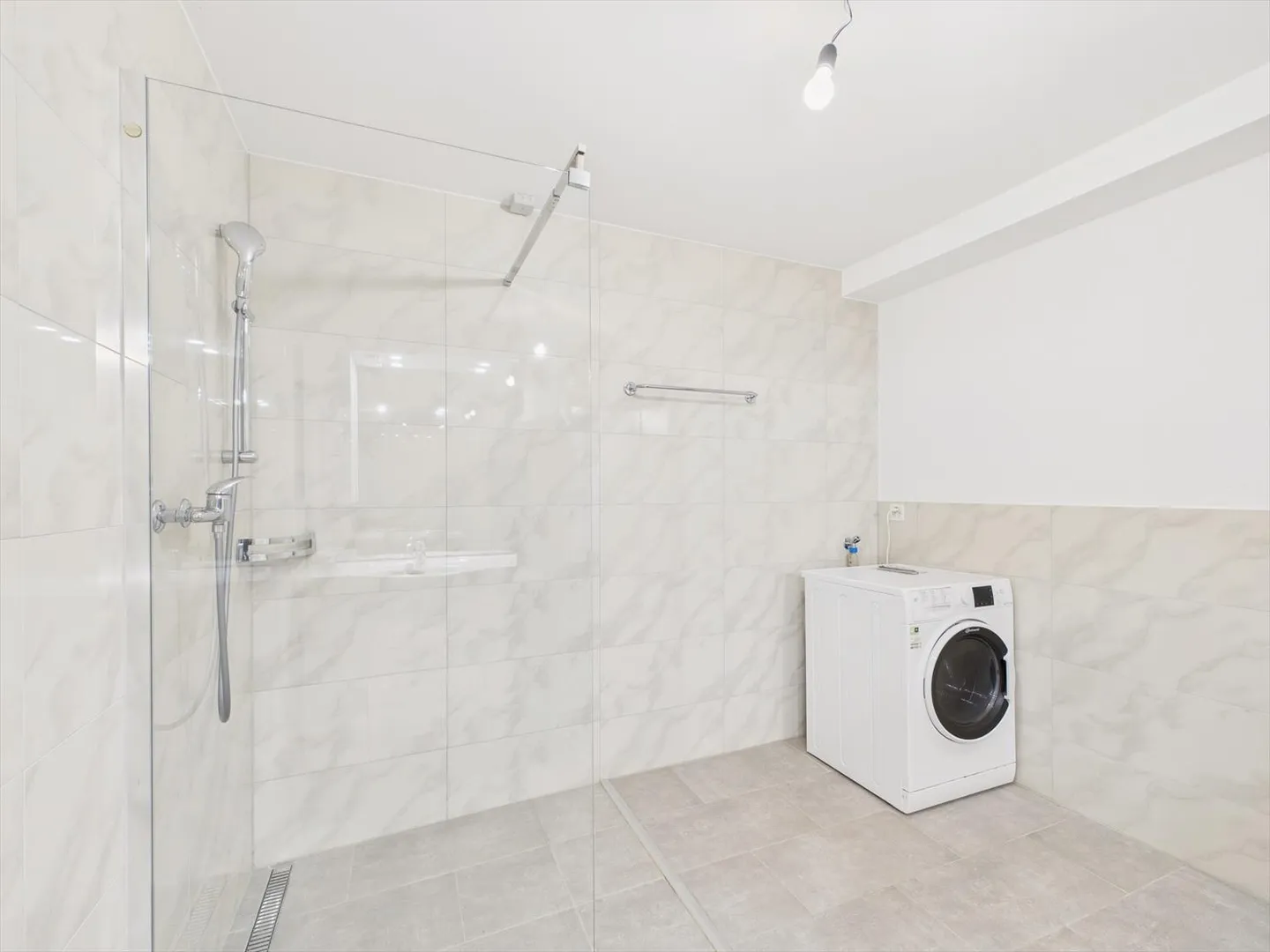 Bright 4.5-Room Apartment with Winter Garden - Photo 11 of 13