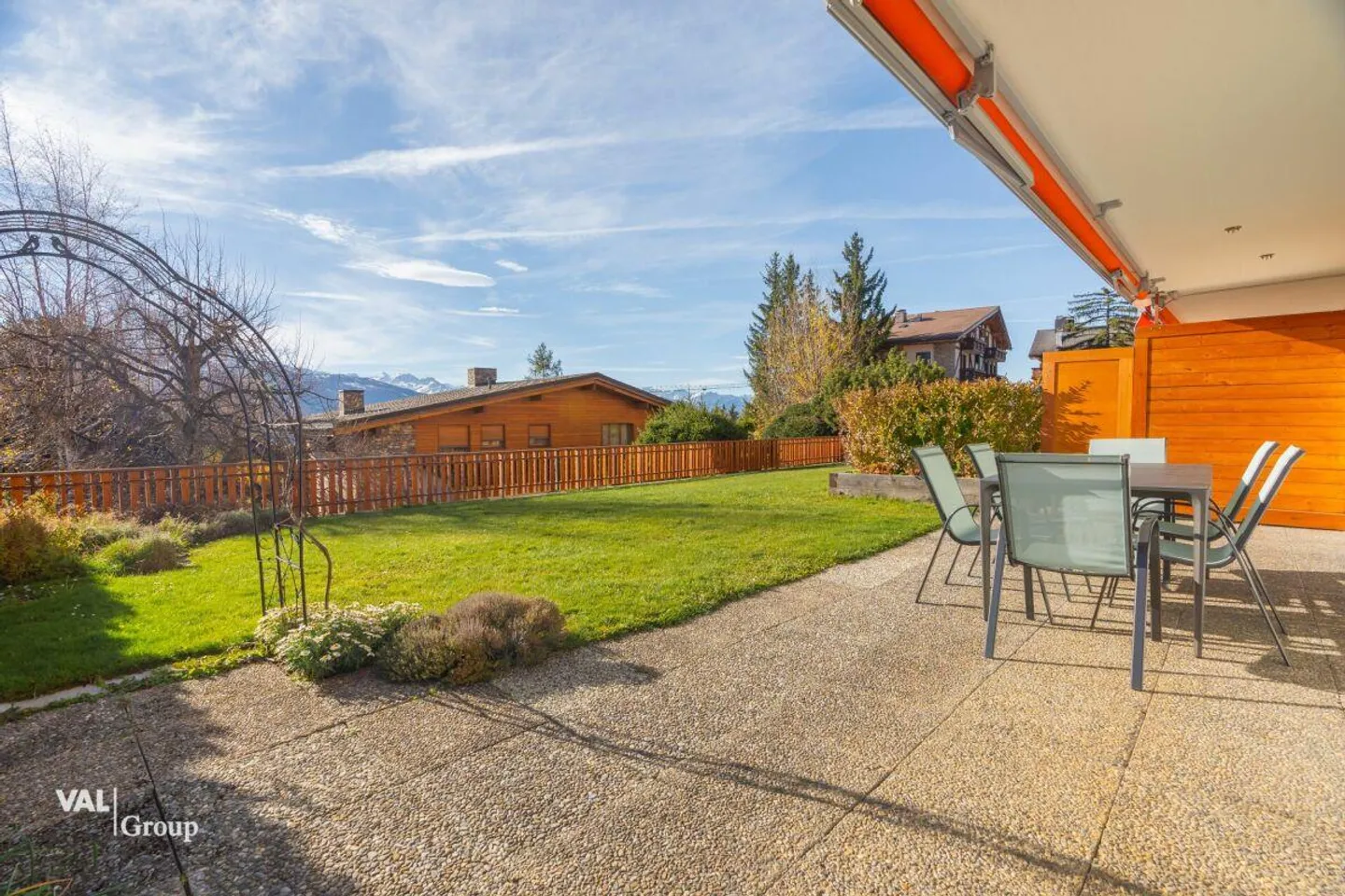 Alpine Eleganz und moderner Komfort im Herzen von Crans-Montana - Foto 12 von 17