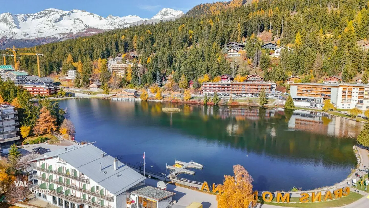 Alpine Eleganz und moderner Komfort im Herzen von Crans-Montana - Foto 15 von 17