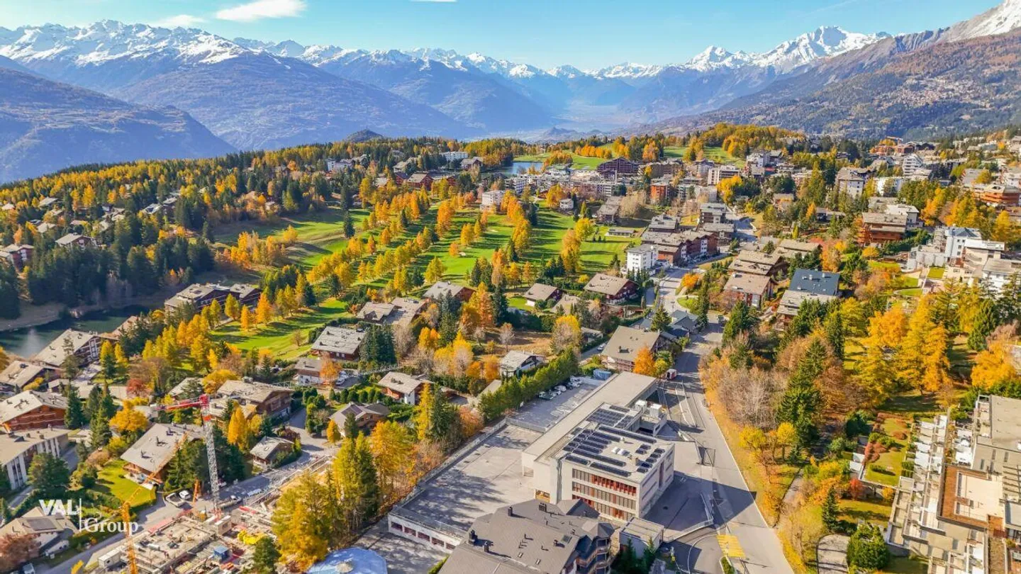 Alpine Eleganz und moderner Komfort im Herzen von Crans-Montana - Foto 16 von 17