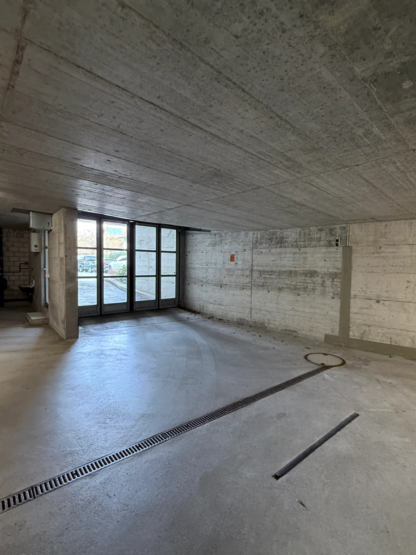 Place de parking souterraine - Photo 3 sur 7