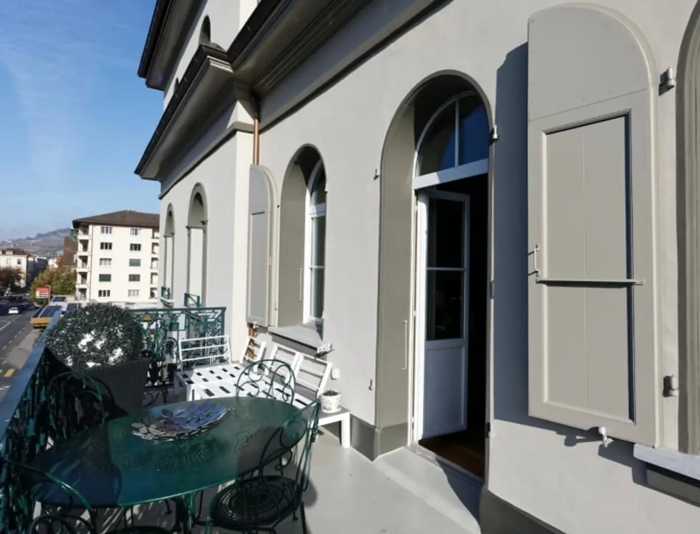 Vevey/Centre, appartement lumineux, hauts plafonds et balcon spacieux - Photo 2 sur 10