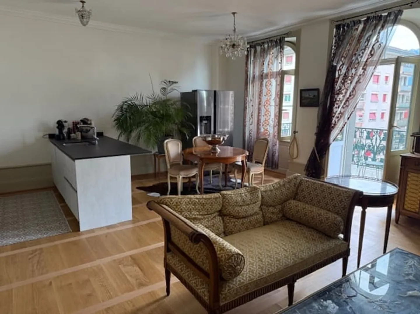 Vevey/Centre, appartement lumineux, hauts plafonds et balcon spacieux - Photo 5 sur 10