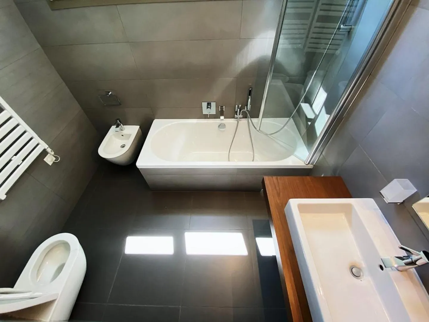 3.5 vista lago mozzafiato - Foto 9 di 21