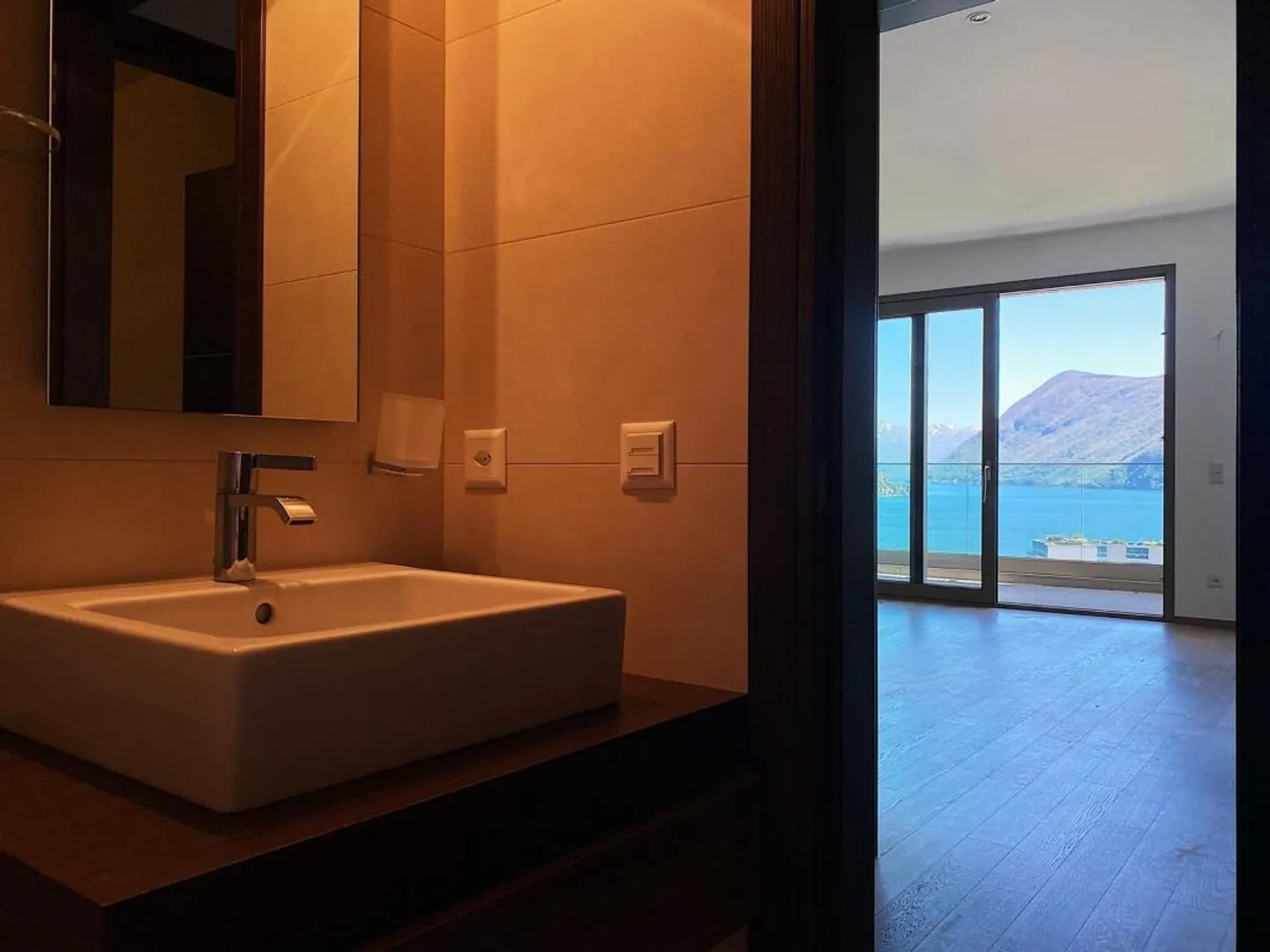 3.5 vista lago mozzafiato - Foto 14 di 21