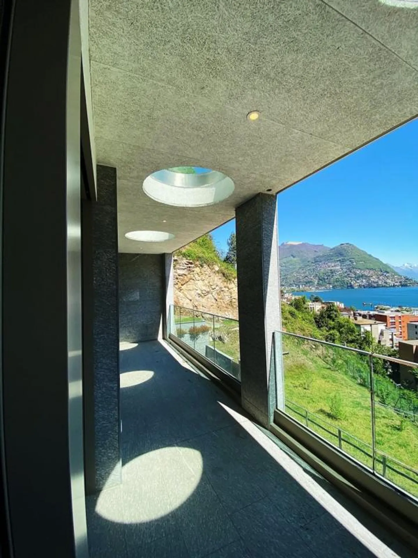 3.5 vista lago mozzafiato - Foto 17 di 21