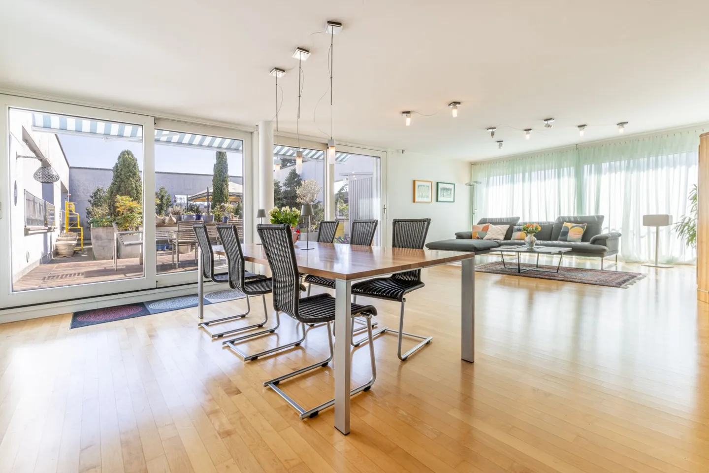 Unique terrace apartment with 136 m² outdoor area and modern living comfort - Photo 7 of 30