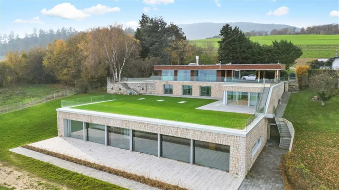 Extraordinary 12-Room Residence with Swimming Pool - Photo 1 of 11