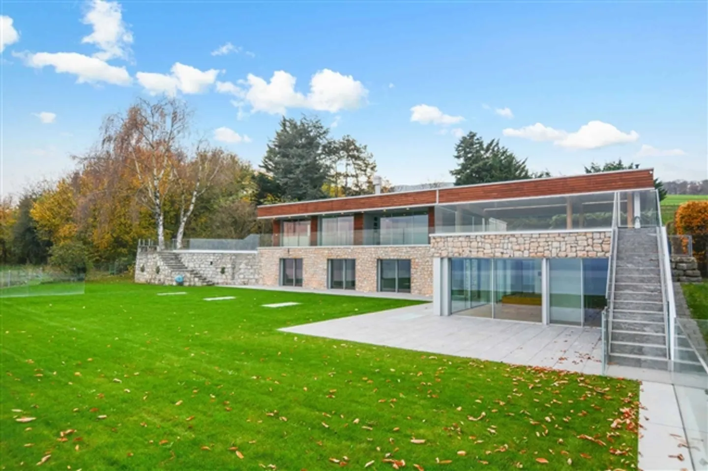 Extraordinary 12-Room Residence with Swimming Pool - Photo 2 of 11