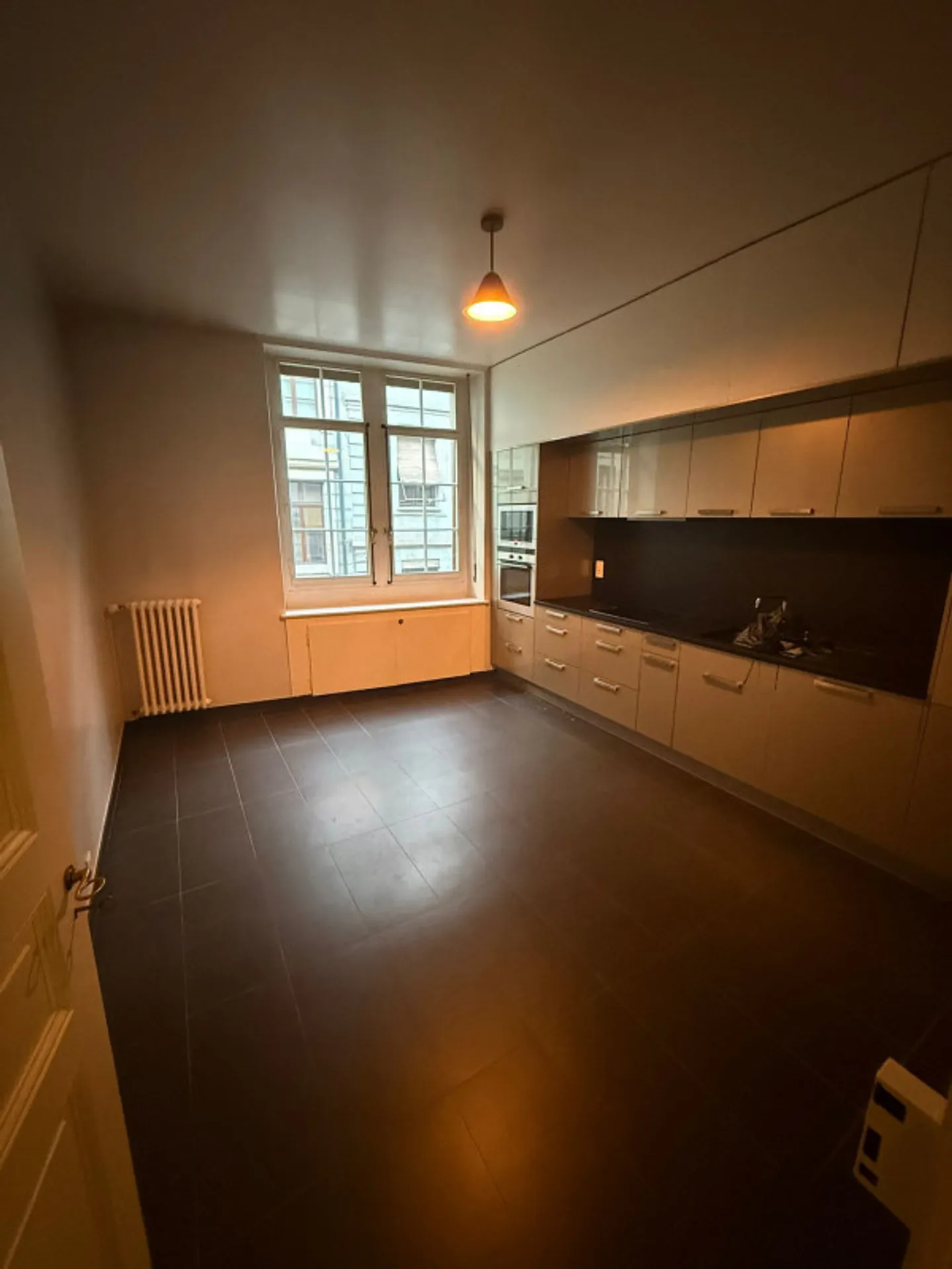 Charmant appartement de 2,5 pièces au 2ème étage localiser à Genève 1204 - Photo 1 sur 5