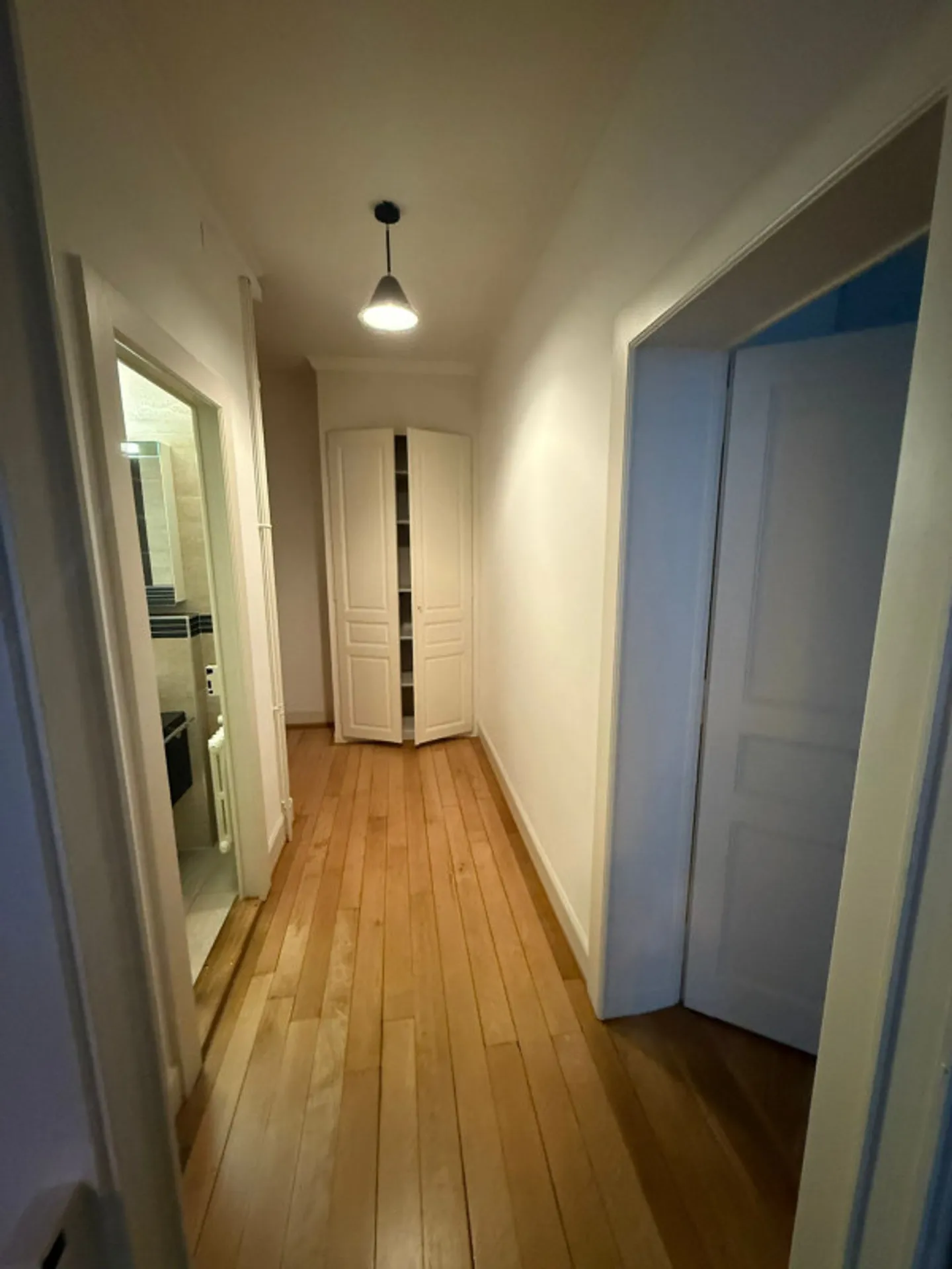 Charmant appartement de 2,5 pièces au 2ème étage localiser à Genève 1204 - Photo 3 sur 5