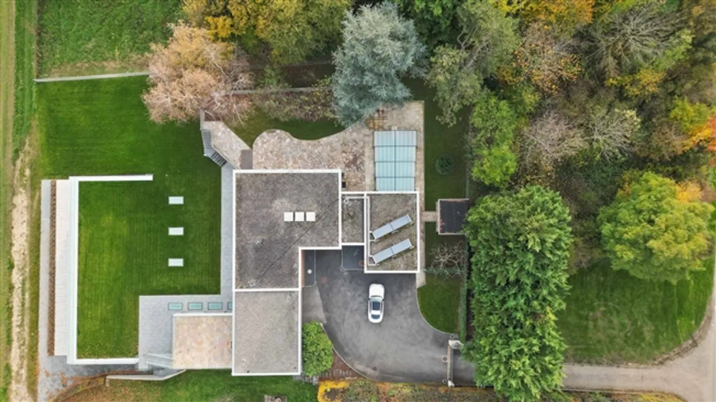 Extraordinary 12-Room Residence with Swimming Pool - Photo 10 of 11