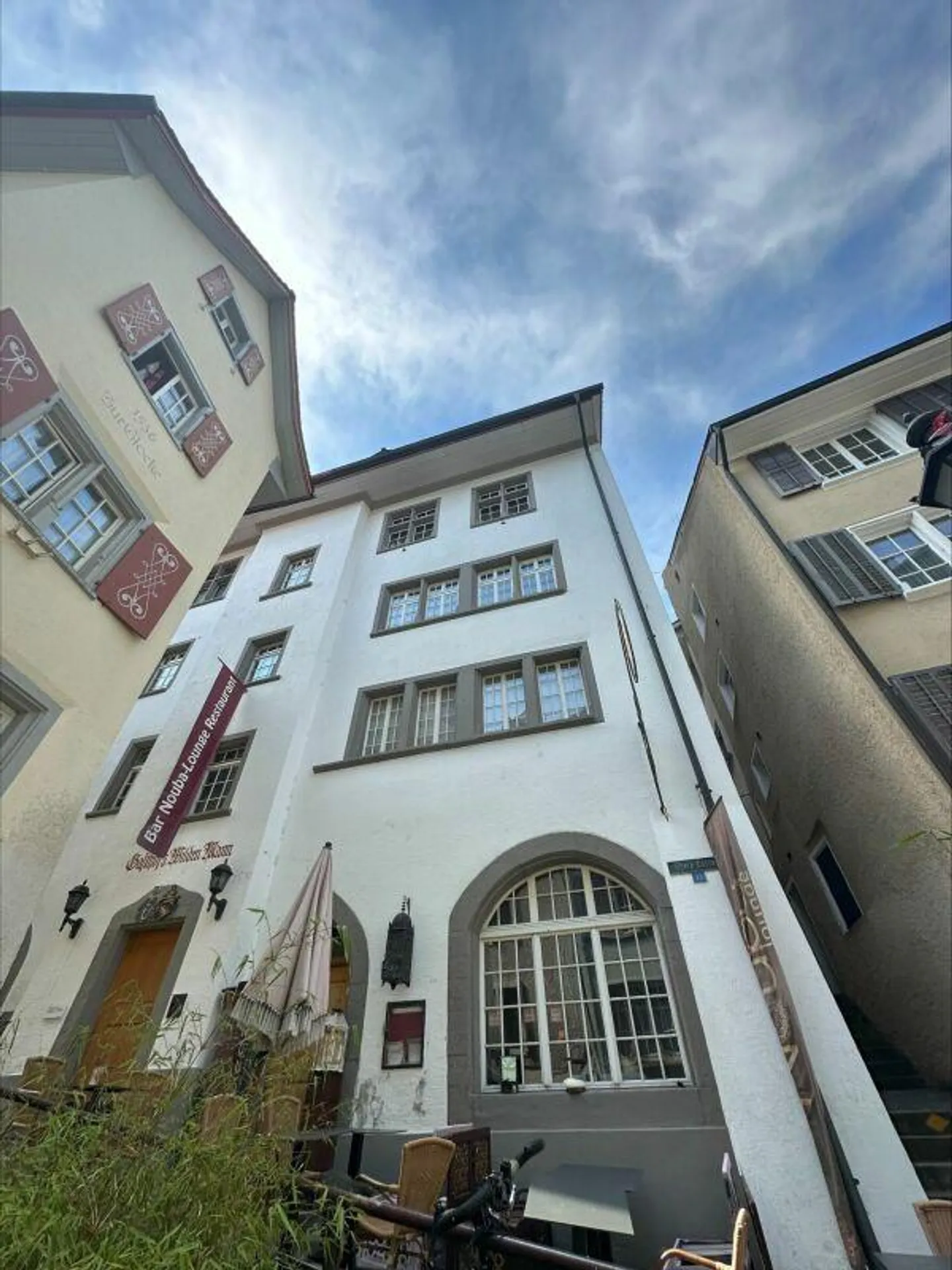 Appartement ancien attrayant de 3.0 pièces dans une propriété historique à un emplacement central - Photo 1 sur 9