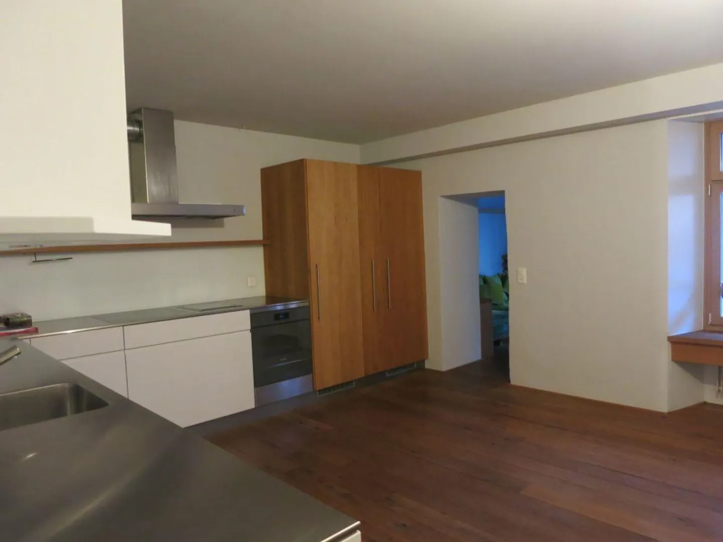 Appartement ancien attrayant de 3.0 pièces dans une propriété historique à un emplacement central - Photo 2 sur 9