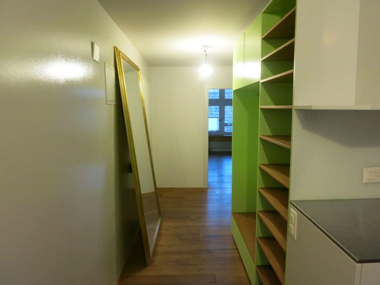 Appartement ancien attrayant de 3.0 pièces dans une propriété historique à un emplacement central - Photo 6 sur 9