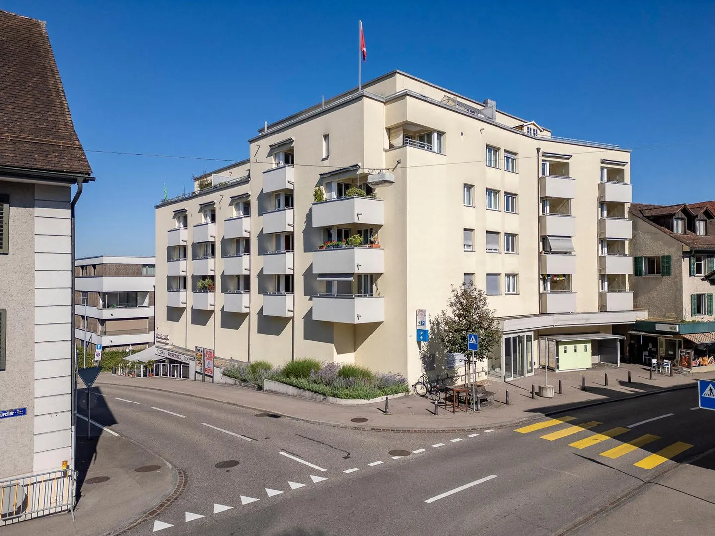 Espace de vente avec très bonne visibilité incluant un système de refroidissement - Rez-de-chaussée ! - Photo 3 sur 13