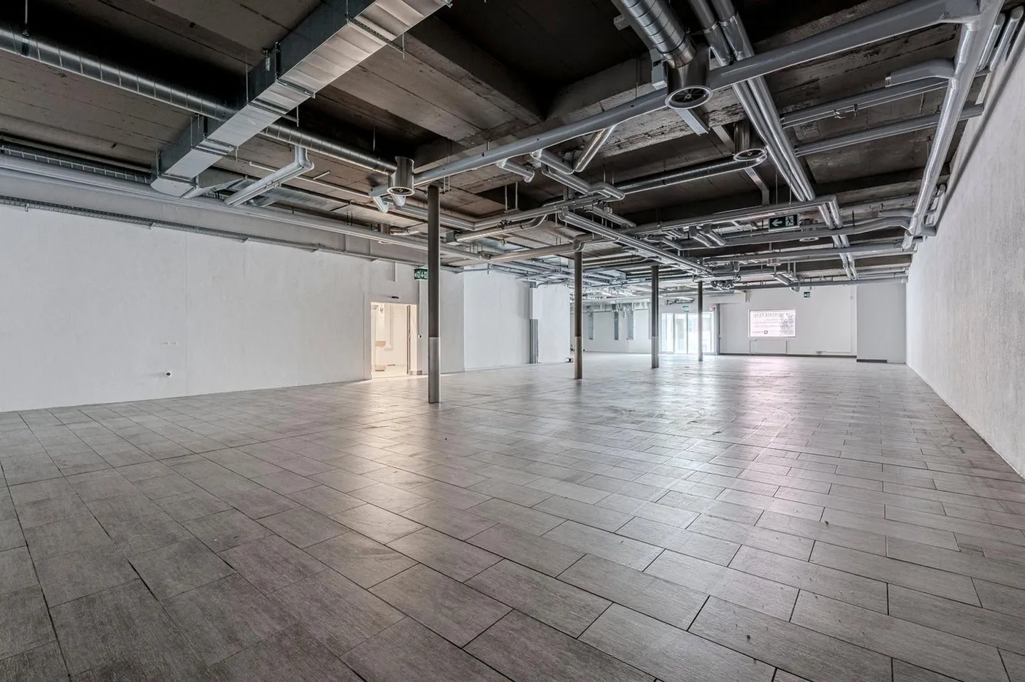 Espace de vente avec très bonne visibilité incluant un système de refroidissement - Rez-de-chaussée ! - Photo 7 sur 13