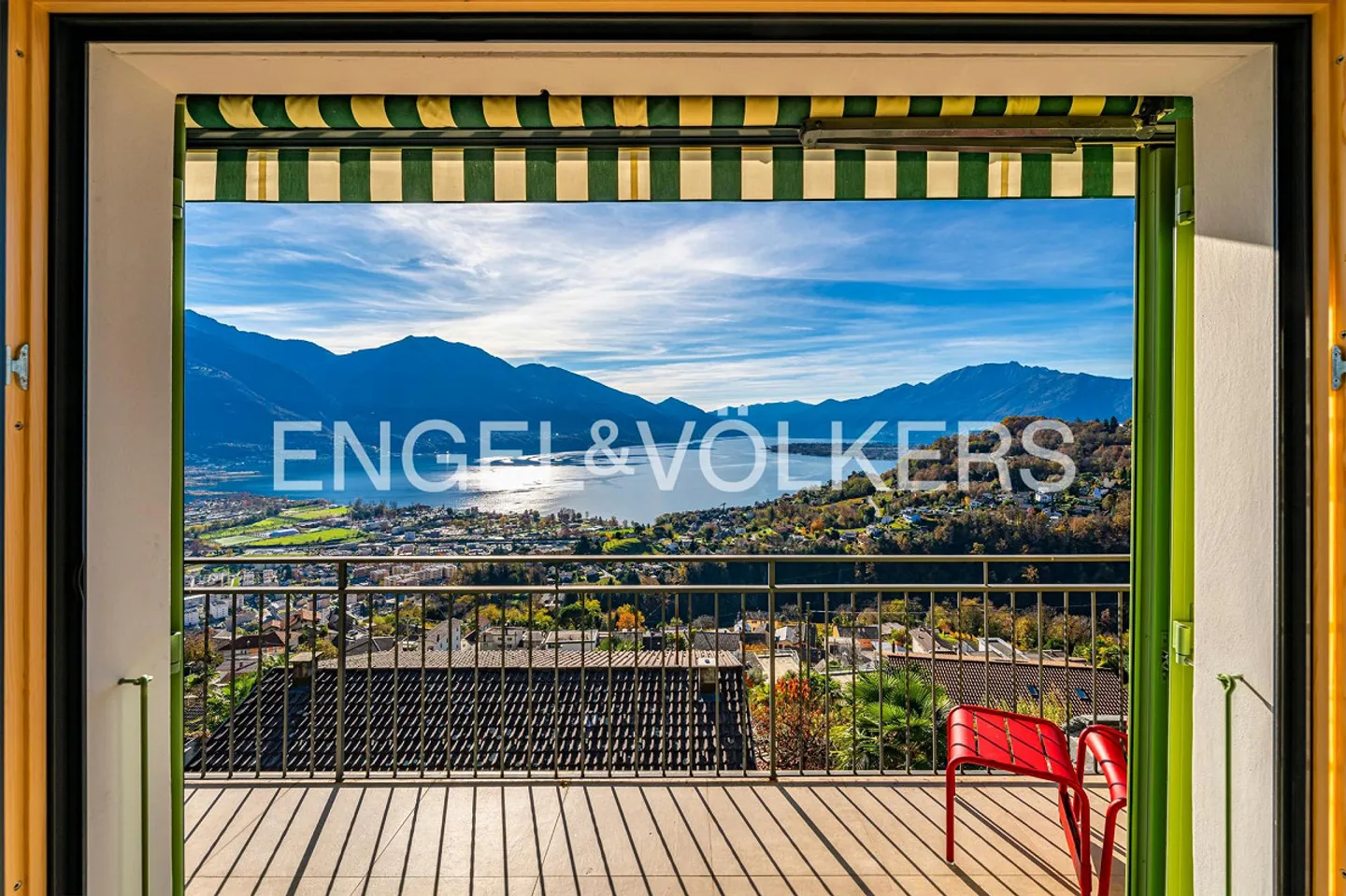 Sun-drenched Ticino house in idyllic hillside location (16) - Photo 3 of 14