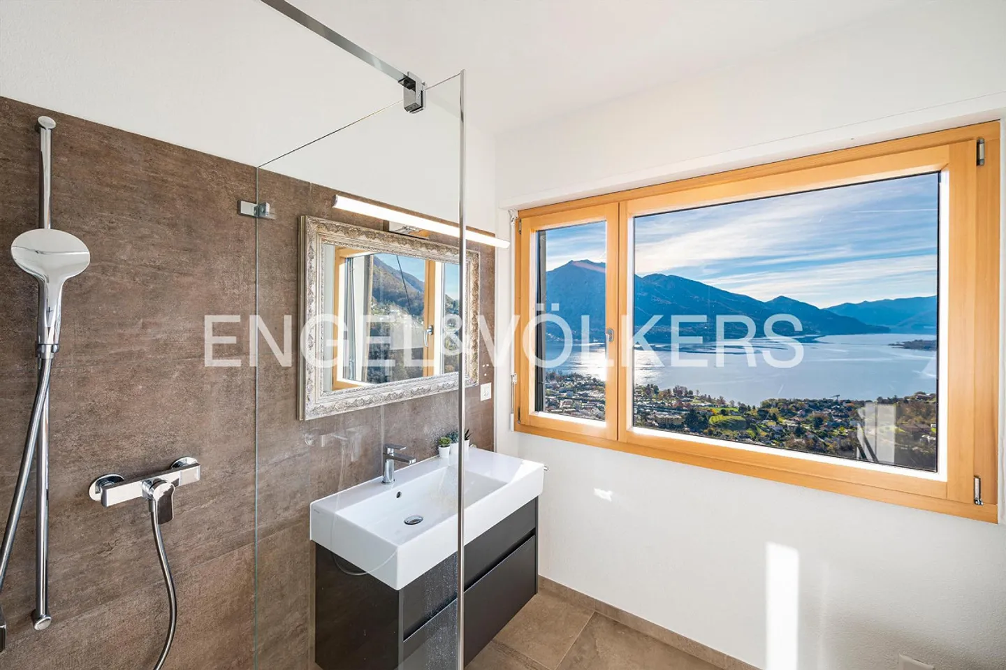 Sun-drenched Ticino house in idyllic hillside location (16) - Photo 10 of 14