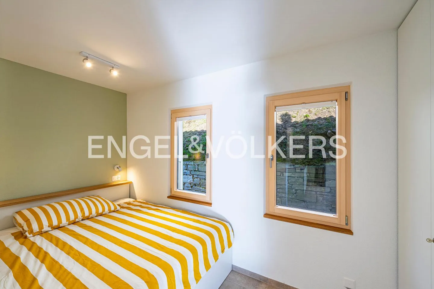 Sun-drenched Ticino house in idyllic hillside location (16) - Photo 9 of 14