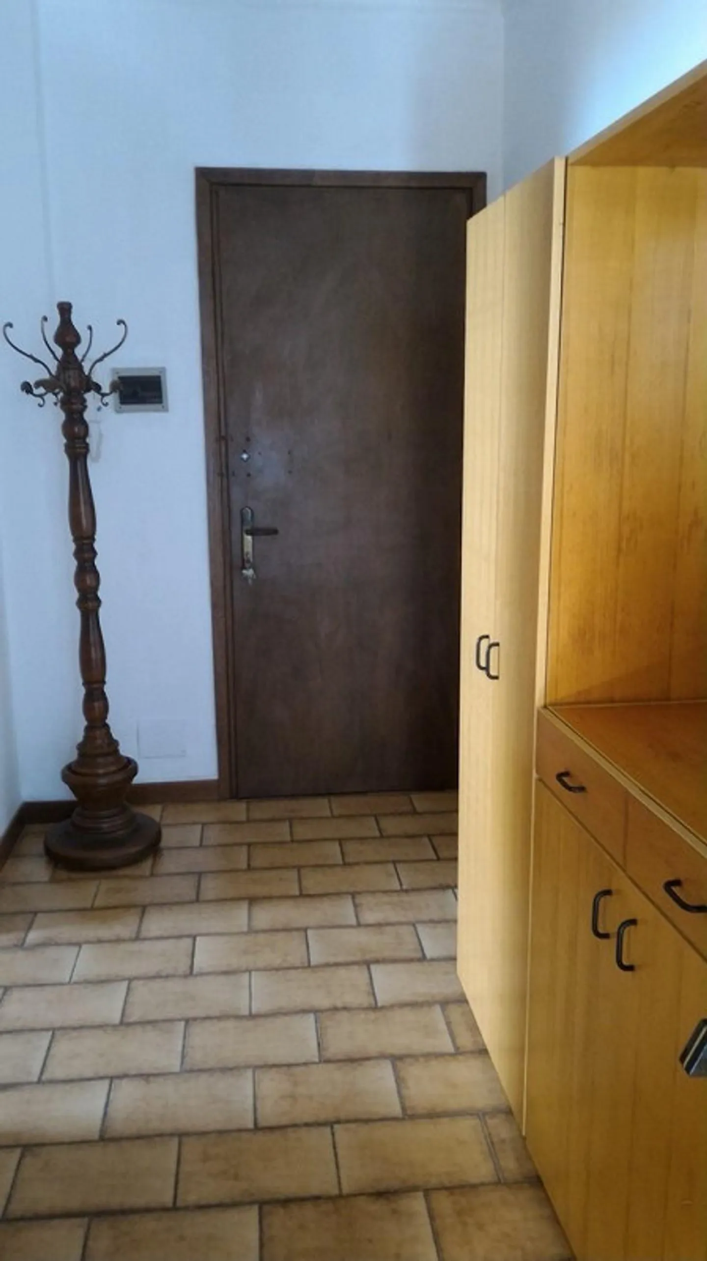 Charming Apartment with Lake View - Photo 4 of 12