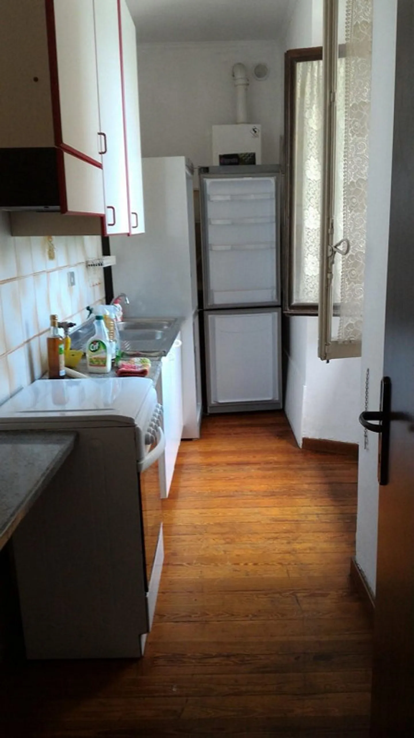 Charming Apartment with Lake View - Photo 6 of 12