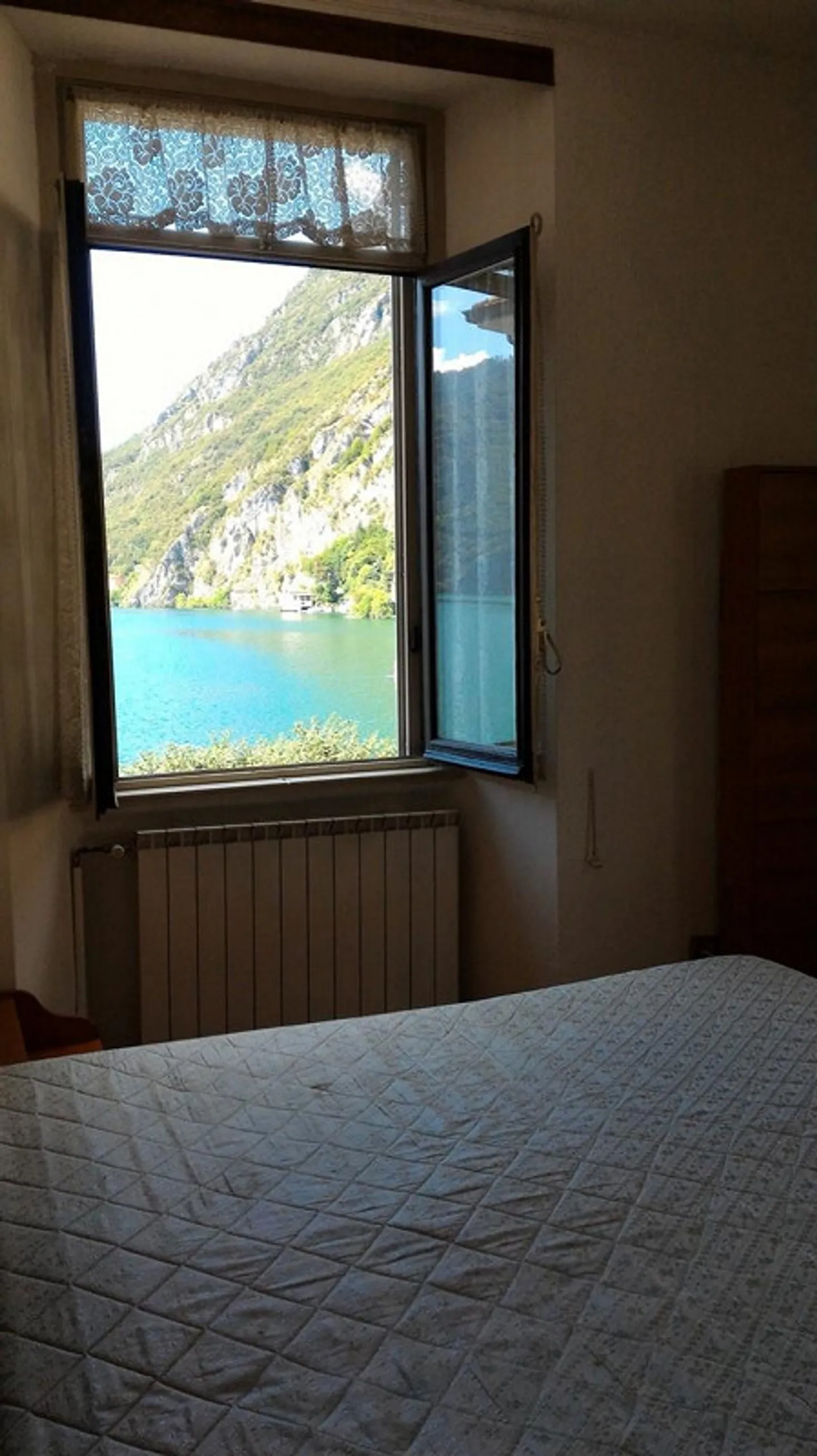 Charming Apartment with Lake View - Photo 8 of 12