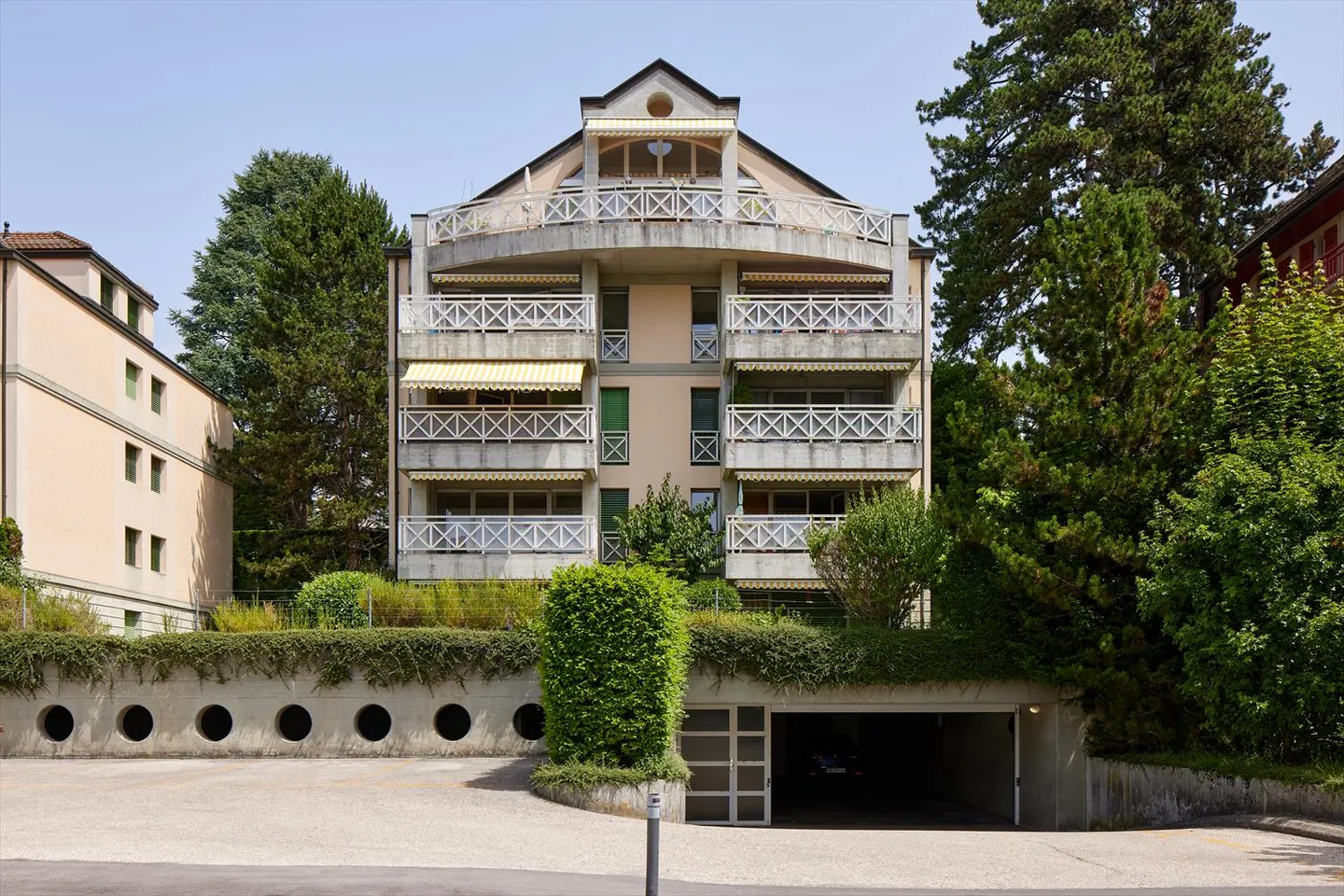 2.5 Room Apartment - Photo 2 of 5