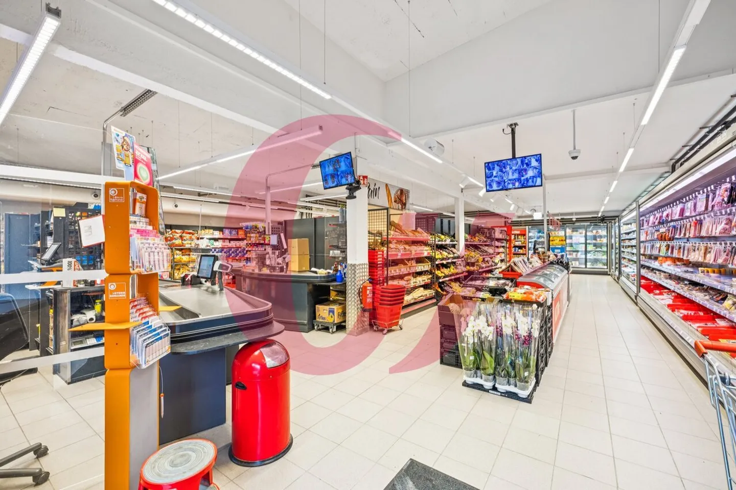 Commercial building in the center of Charmey! - Photo 4 of 10