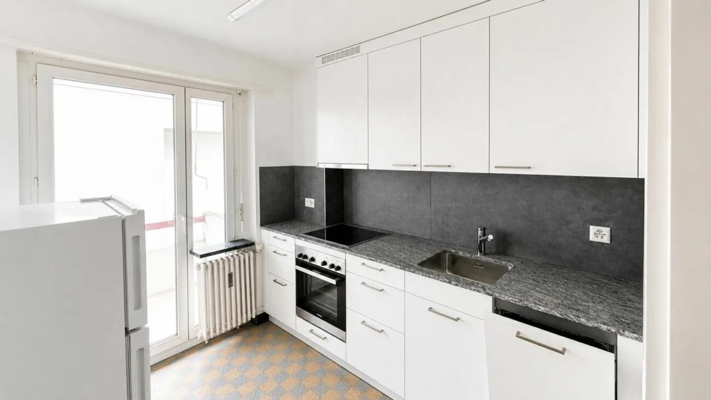 Appartamento 3 locali ristrutturato con stile e due balconi - Foto 5 di 10
