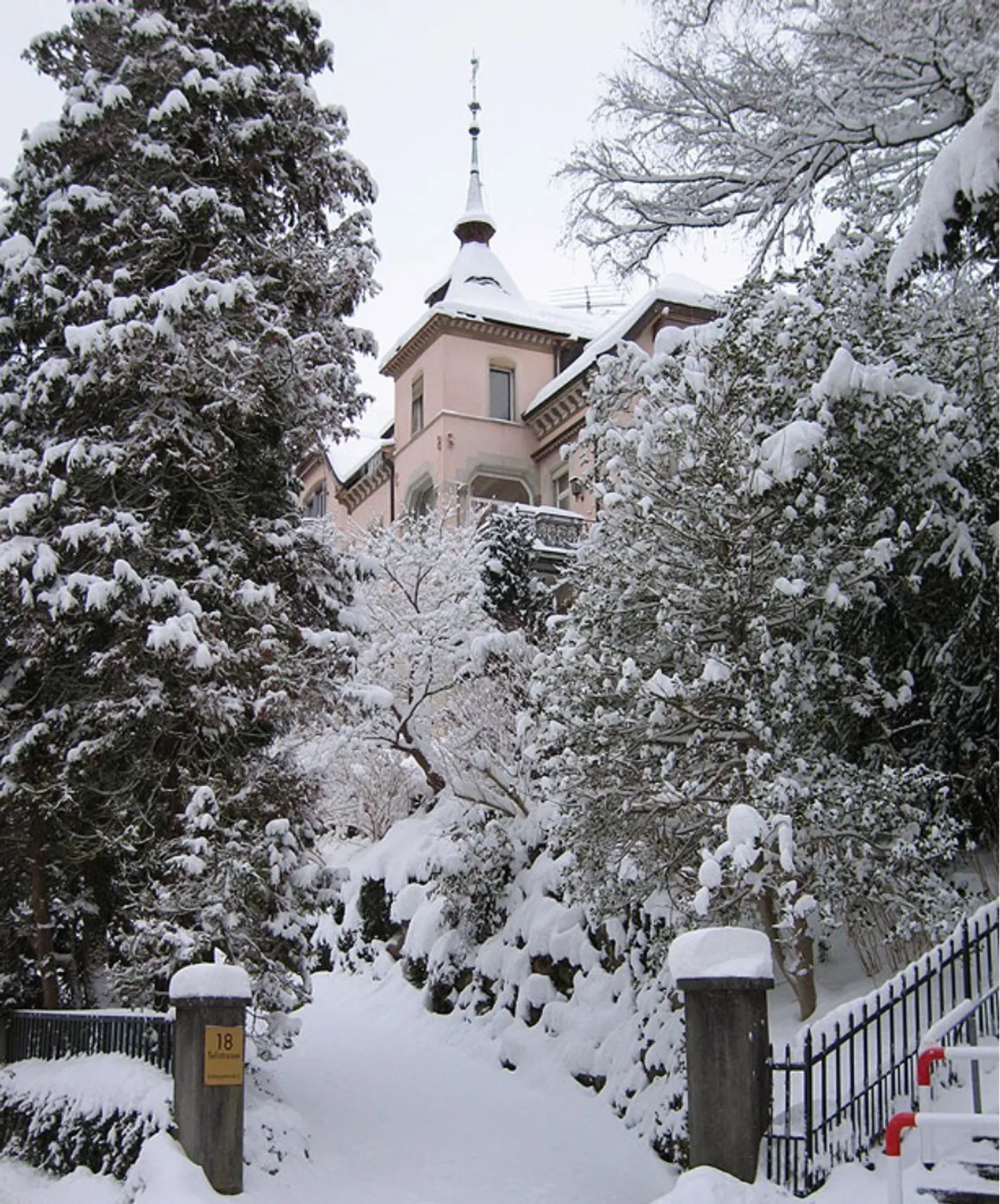 Great 2-room Studio in villa - 4 min by foot from mainstation St.Gallen - Photo 13 of 13