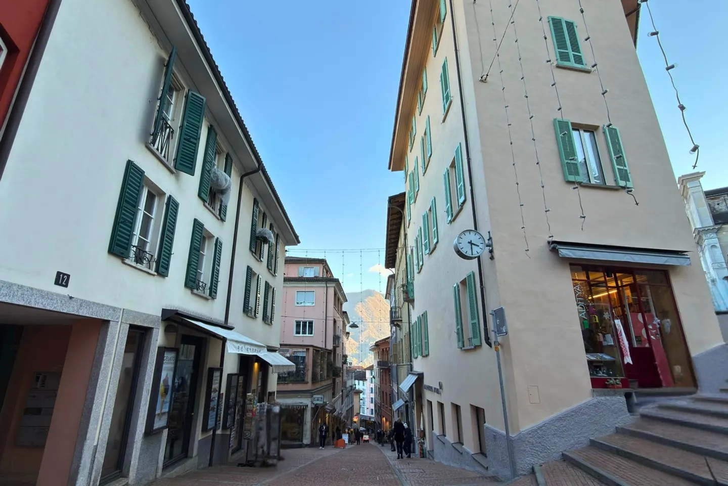 GERÄUMIGE PRESTIGE-WOHNUNG IM HERZEN VON LUGANO - Foto 2 von 6