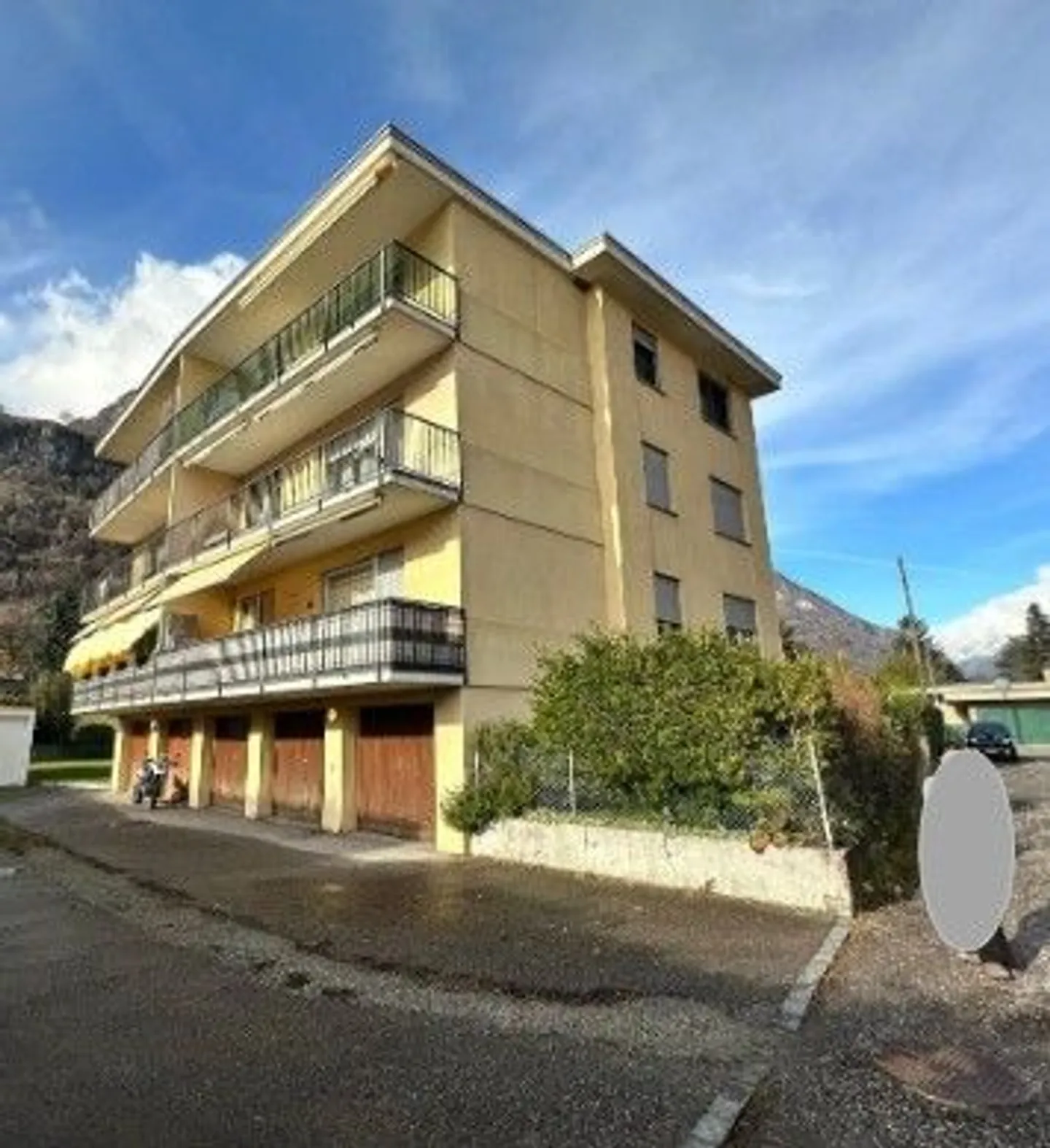 Appartamento all'asta con posto auto - Foto 1 di 13